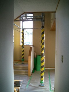 玄関開けたら 2秒で足場